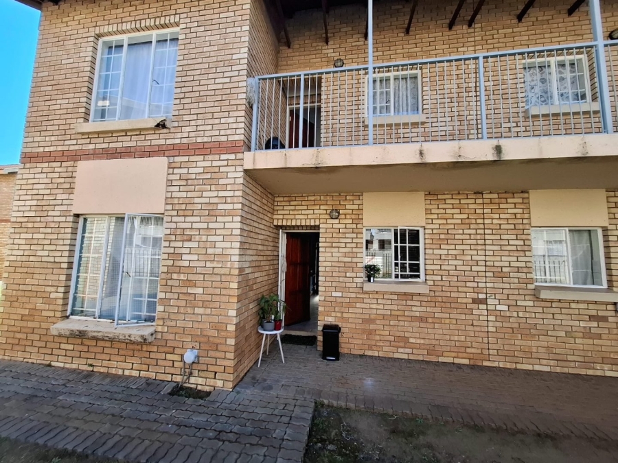 To Let 2 Bedroom Property for Rent in Waterval East North West